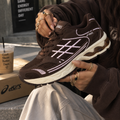Asics castanho